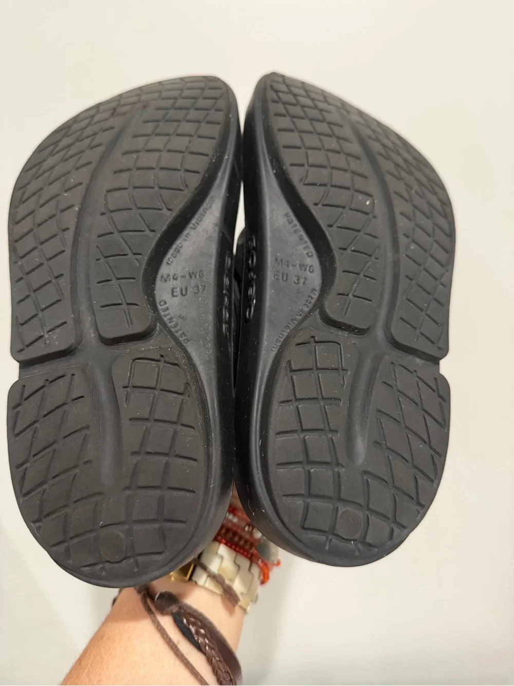 OOFOS OOriginal Recovery Sandals Black Thong Flip Flops Comfort Shoe Size 6